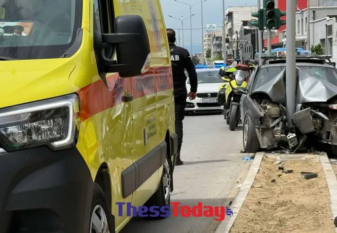 Σοβαρό τροχαίο με πέντε τραυματίες στη Θεσσαλονίκη – Ο ένας έχει διασωληνωθεί – ΦΩΤΟ και ΒΙΝΤΕΟ