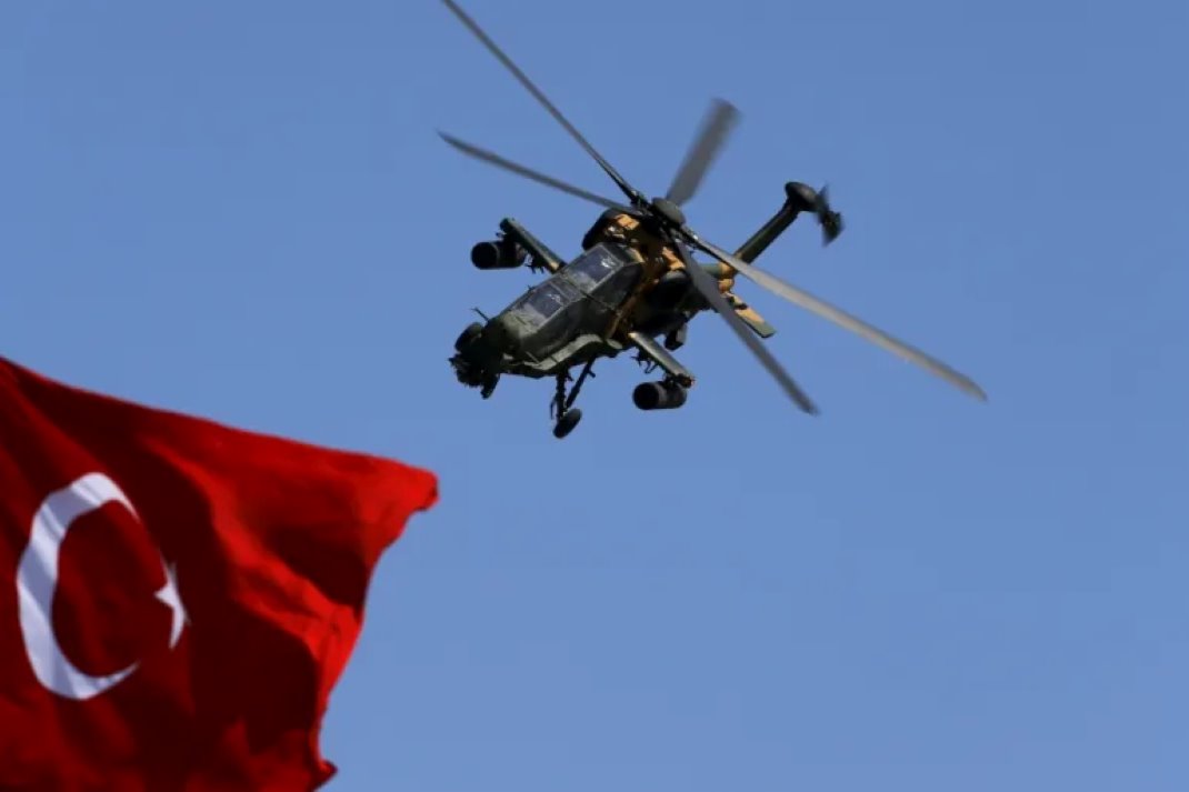 Τουρκία: Ελικόπτερο του Πολεμικού Ναυτικού προχώρησε σε αναγκαστική προσθαλάσσωση κατά τη διάρκεια άσκησης