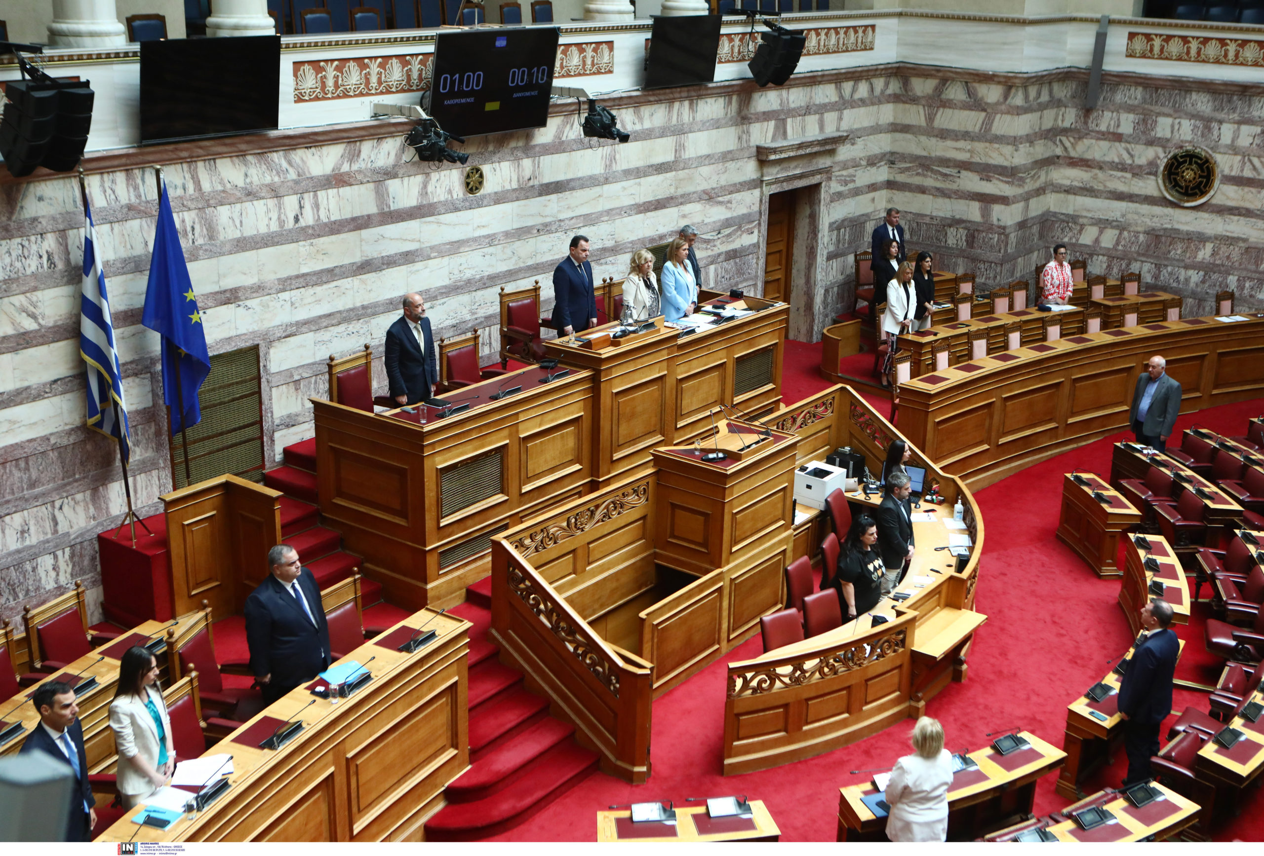 Μάχη για τον… χρόνο στη Βουλή – «Αν έχετε κάποιο παράπονο στον πρόεδρο»