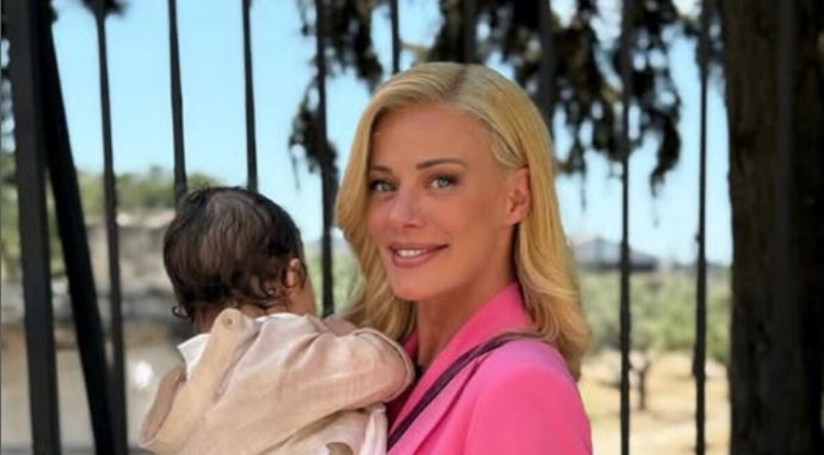 Ζέτα Μακρυπούλια: Στη βάπτιση του ανιψιού της – Και το όνομα αυτού…