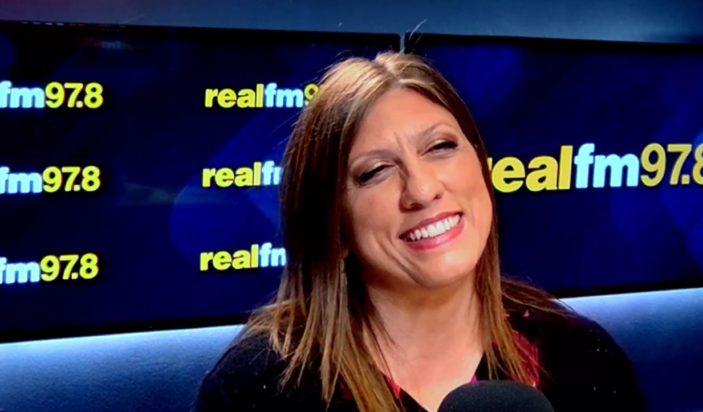 Η Ζωή Κωνσταντοπούλου στο στούντιο του Realfm 97,8 σε μια εφ’ όλης της ύλης συνέντευξη στον Νίκο Χατζηνικολάου