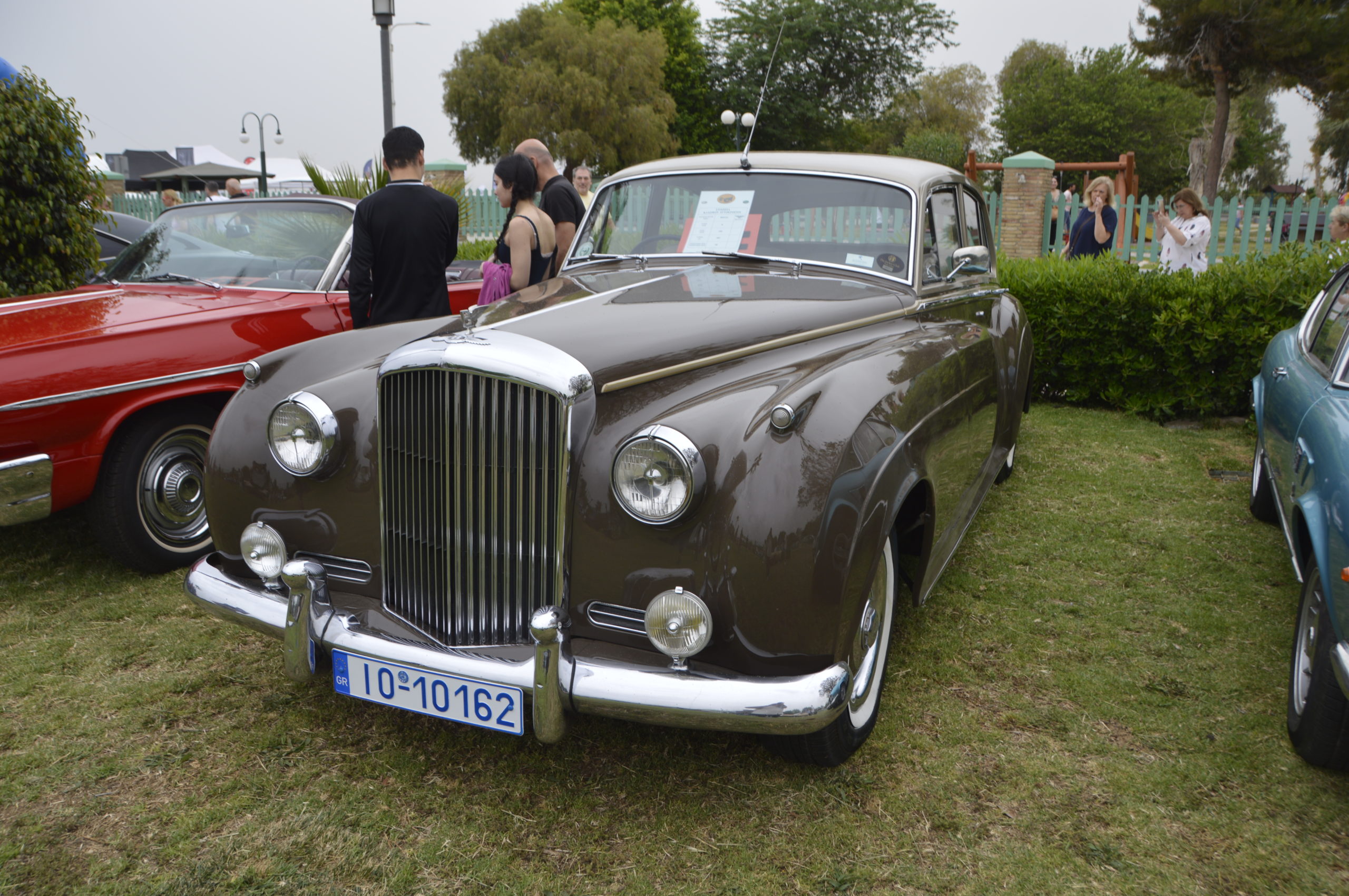 Alimos Classic Car Sunday VI: Με ήλιο και βροχή, παντρεύονται τα… κλασικά αυτοκίνητα