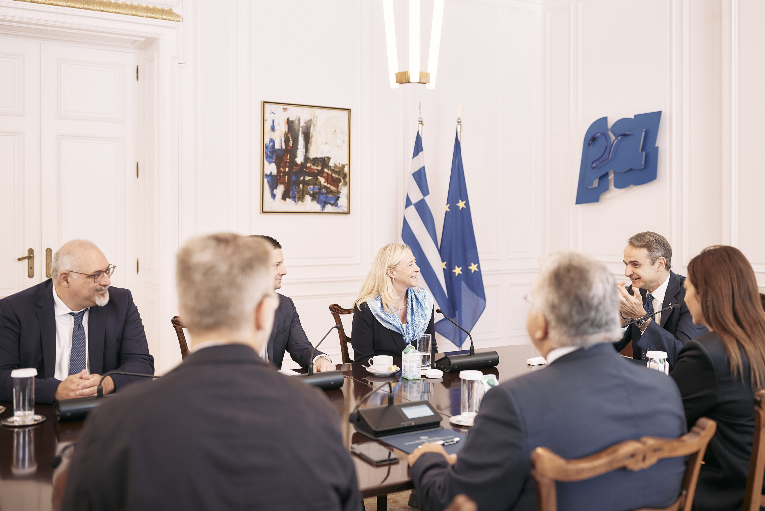 Συνάντηση Μητσοτάκη με την πρόεδρο του Yale και τον πρύτανη του ΕΚΠΑ – «Σημαντικό να καλλιεργούμε συνεργασίες μεταξύ των δημόσιων πανεπιστημίων μας και κορυφαίων διεθνών ακαδημαϊκών ιδρυμάτων»