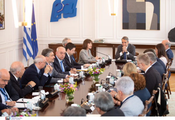 Μητσοτάκης - πρυτάνεις