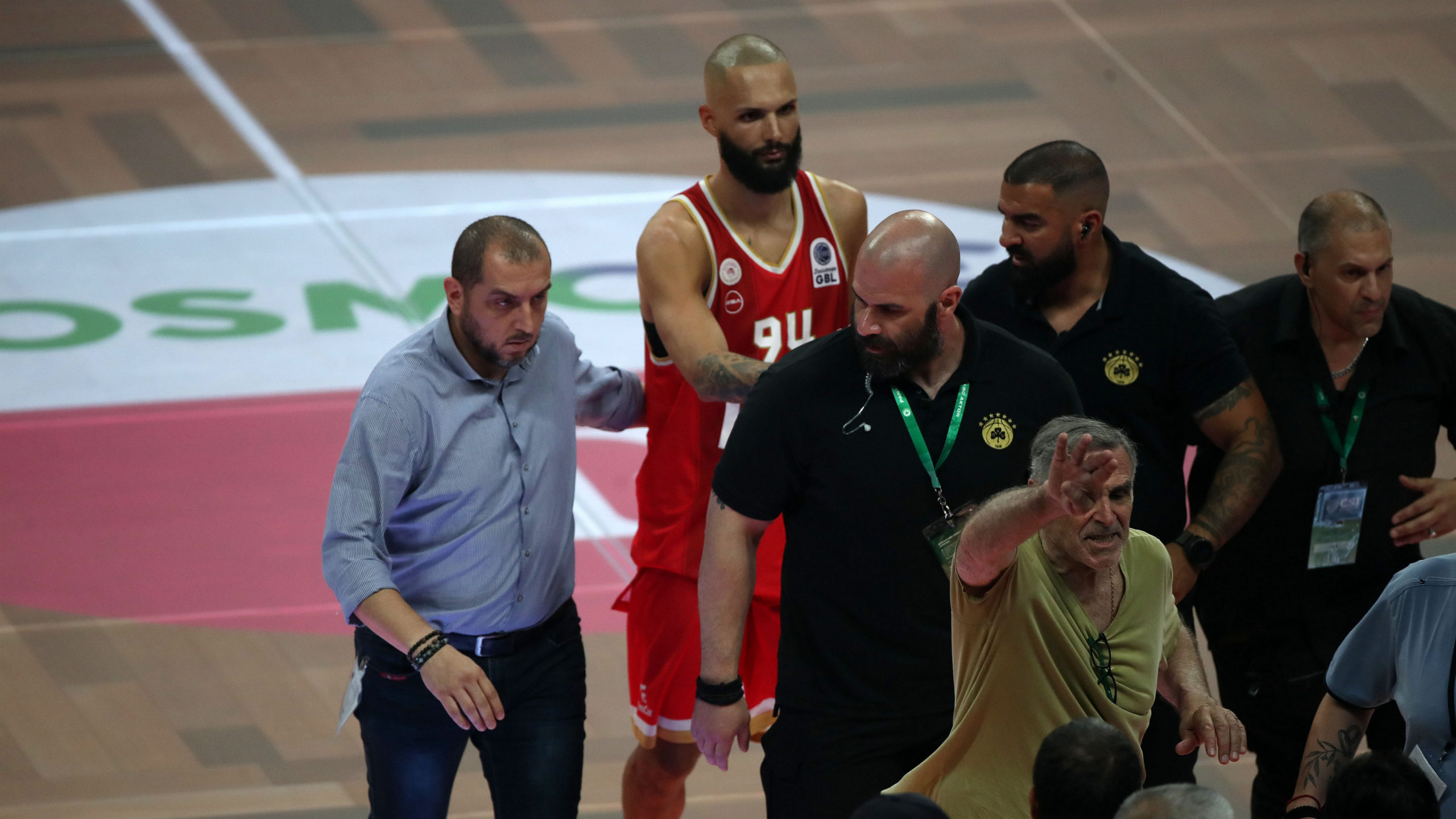 ΚΑΕ Παναθηναϊκός: Έκανε ανάρτηση με τη χειρονομία του Εβάν Φουρνιέ και προανήγγειλε ότι θα κινηθεί νομικά εναντίον του