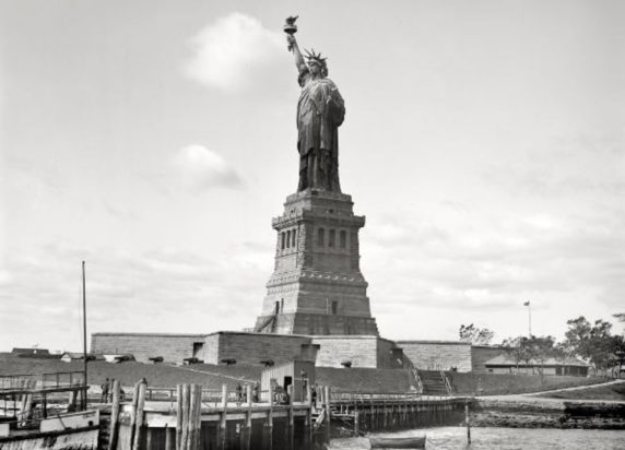 ΑΓΑΛΜΑ ΕΛΕΥΘΕΡΙΑΣ