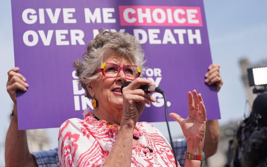 Βρετανία: Σεισμική αλλαγή στην νομοθεσία περί υποβοηθούμενης αυτοκτονίας – Επιτράπηκε σε τελικό στάδιο ανίατης ασθένειας
