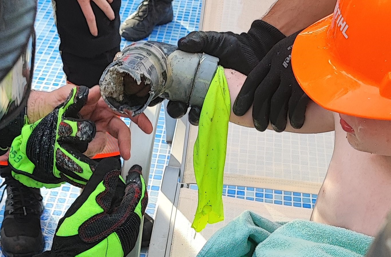 Μαγιόρκα: Χέρι 4χρονου παγιδεύτηκε σε σωλήνα πισίνας – Φωτογραφίες από την αγωνιώδη διάσωση