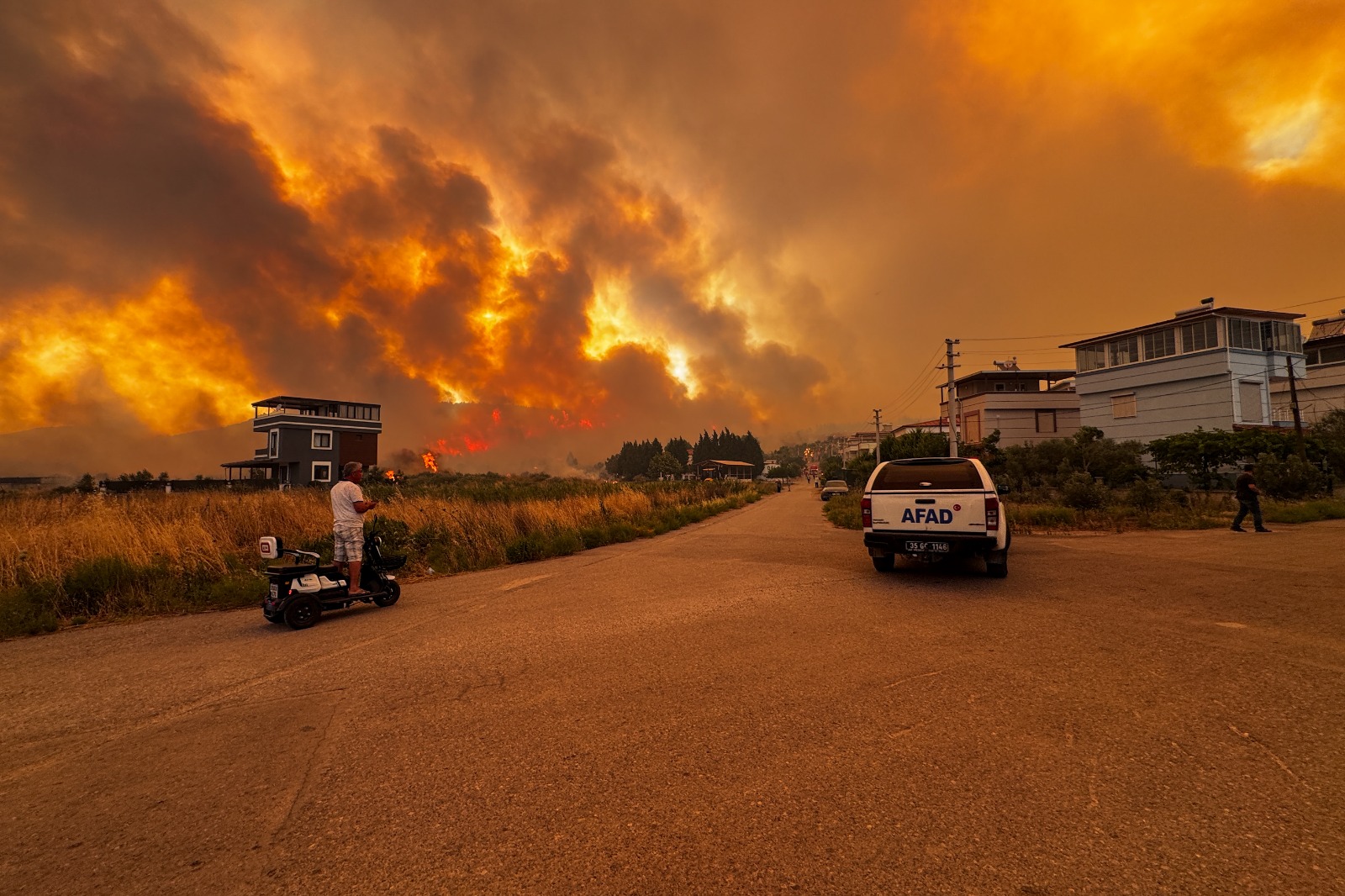 Τουρκία: Πάνω από 50.000 άνθρωποι απομακρύνθηκαν από τις εστίες τους λόγω των δασικών πυρκαγιών στη Σμύρνη και άλλες επαρχίες