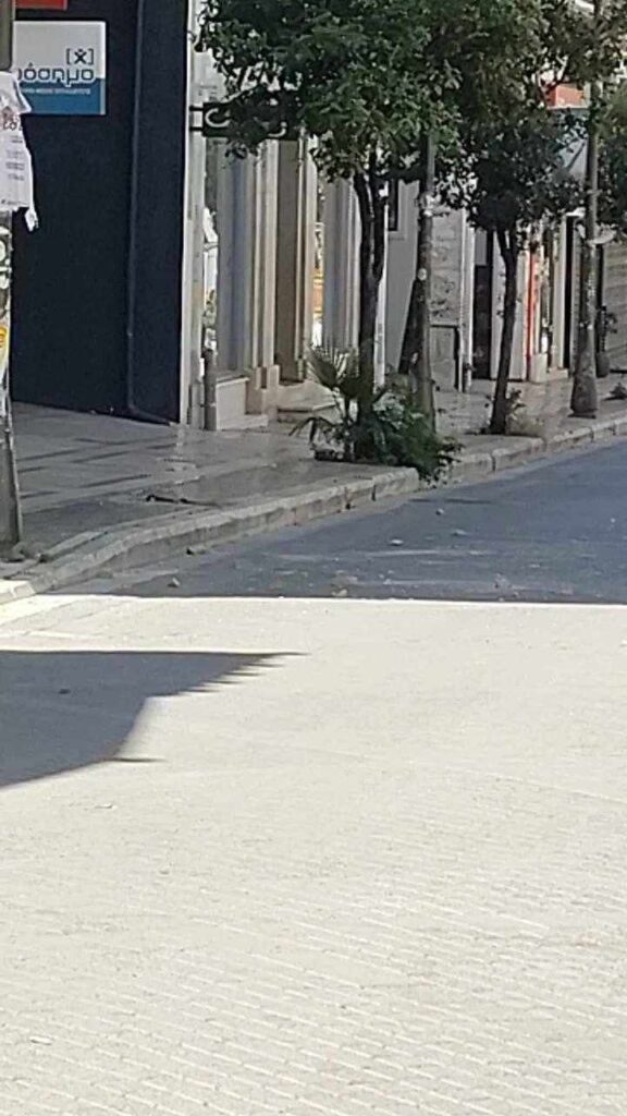 Πάτρα: Νέο περιστατικό με πτώση σοβάδων από μπαλκόνι πολυκατοικίας – Δείτε εικόνες