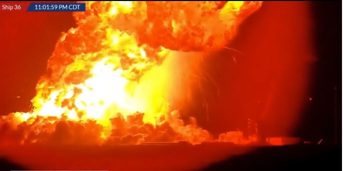 Βίντεο: Πύραυλος της SpaceX τυλίγεται στις φλόγες έπειτα από έκρηξη