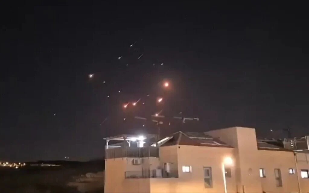 Ισραήλ: Αναφορές για 4 νεκρούς και 10 τραυματίες μετά το νέο κύμα ιρανικών πυραυλικών επιθέσεων