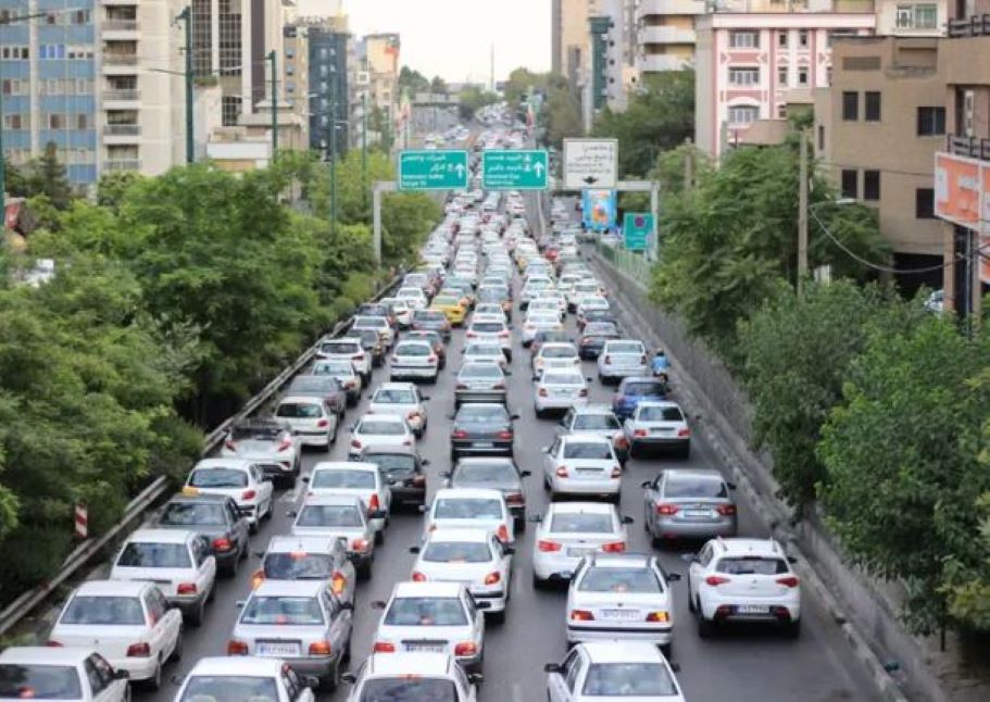 Ιράν: Ουρές χιλιομέτρων σε αυτοκινητοδρόμους στην Τεχεράνη – Οι κάτοικοι την εγκαταλείπουν εν μέσω ισραηλινών επιδρομών