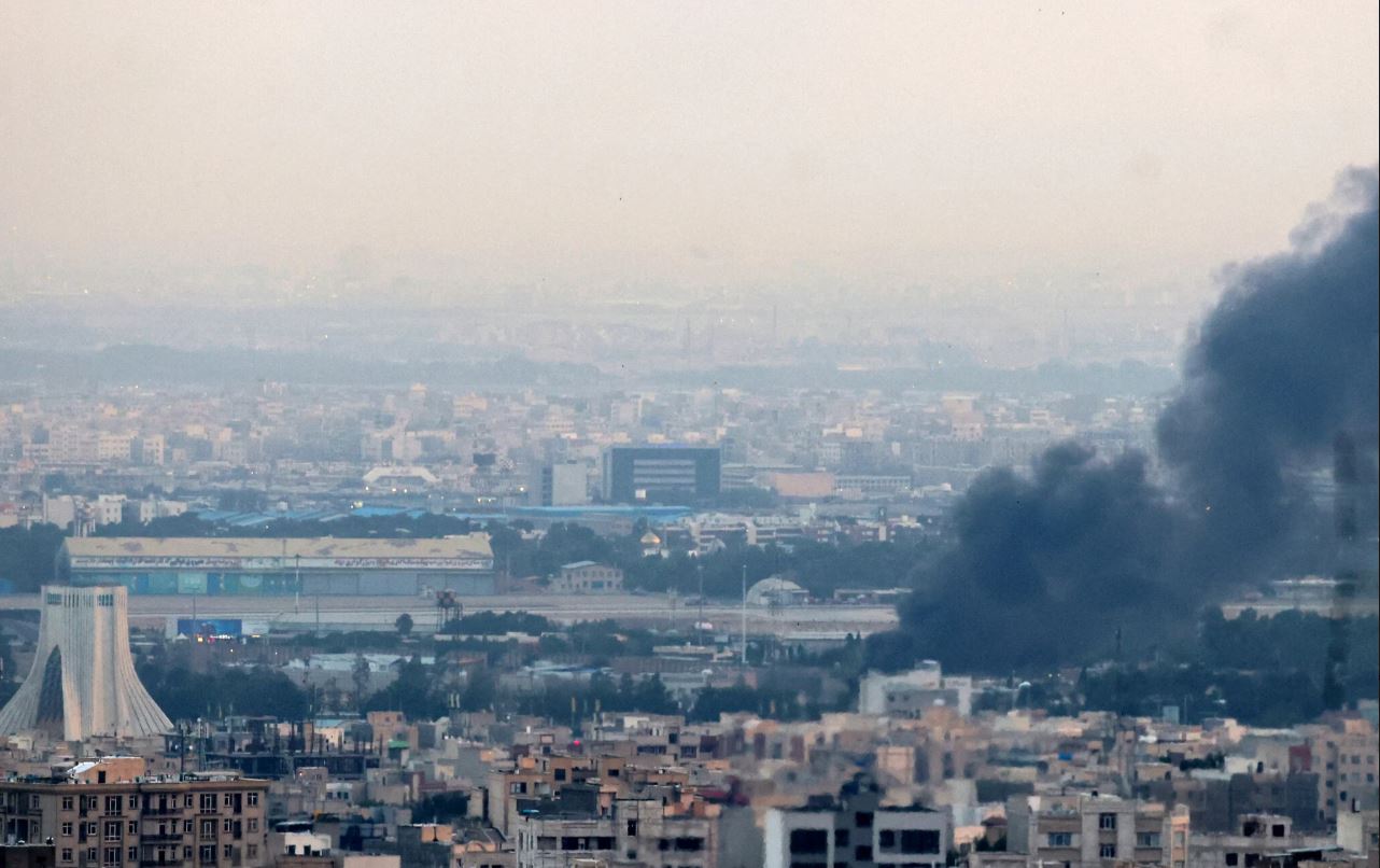 LIVE – Μέση Ανατολή: Νέος κύκλος αλληλοεπιθέσεων – «Το Ισραήλ κάνει την βρώμικη δουλειά για όλους μας»