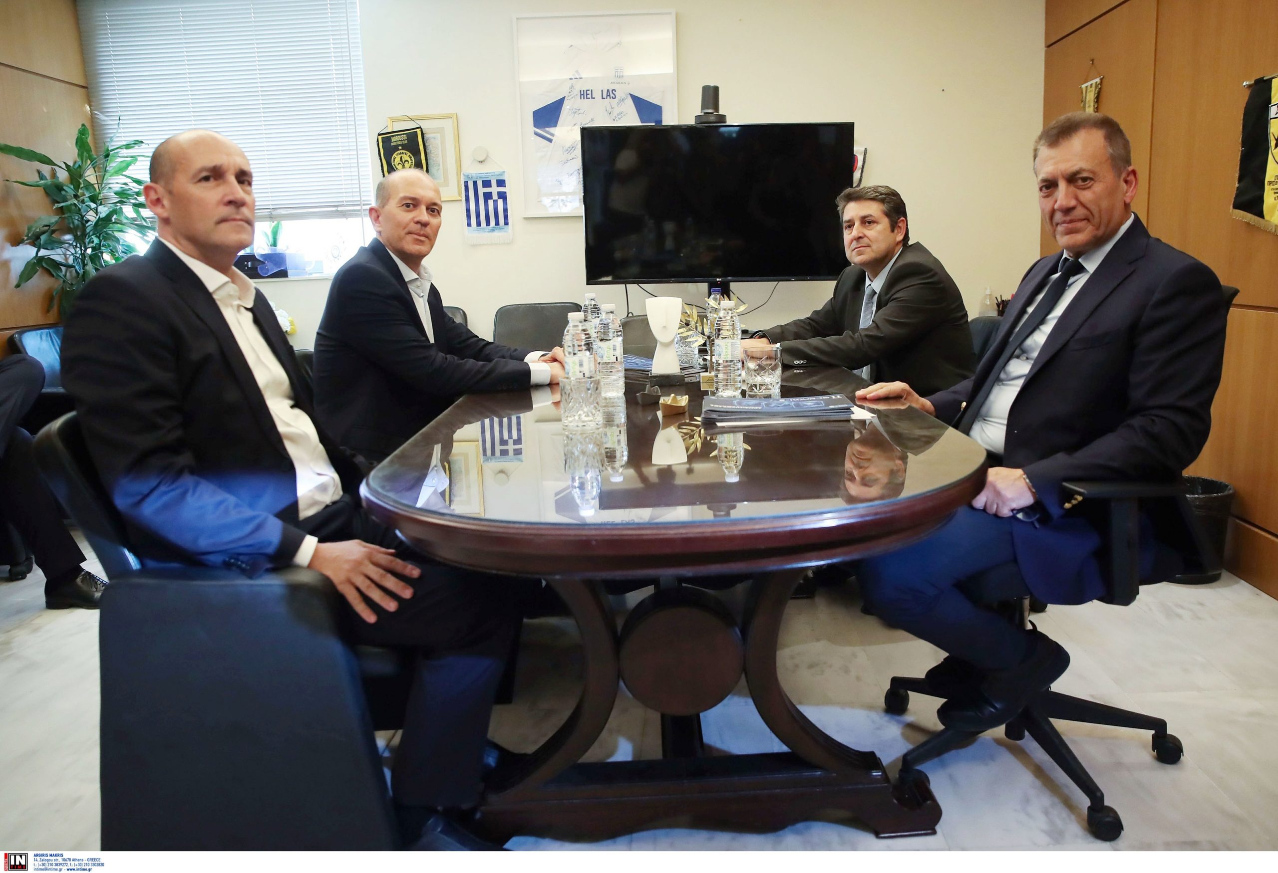 LIVE: Οι εξελίξεις για το μέλλον του μπάσκετ – Αδελφοί Αγγελόπουλοι: «Απαράδεκτος ο Γιαννακόπουλος, δεν είμαστε το ίδιο» – Ολοκληρώθηκε η συνάντηση με Βρούτση