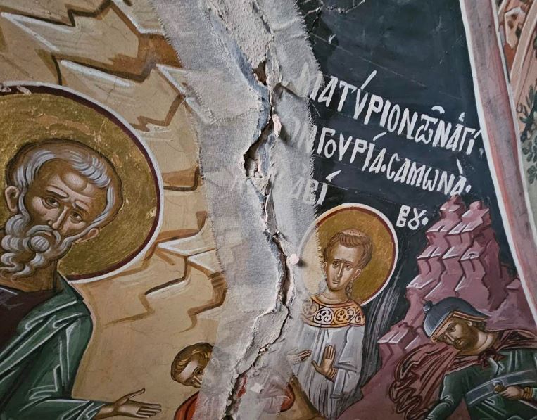 Σεισμός στο Άγιο Όρος: Ρωγμές σε αγιογραφίες ανεκτίμητης αξίας, τρούλους και θόλους – «Υπάρχουν ζημιές σε όλες τις μονές» – ΦΩΤΟ