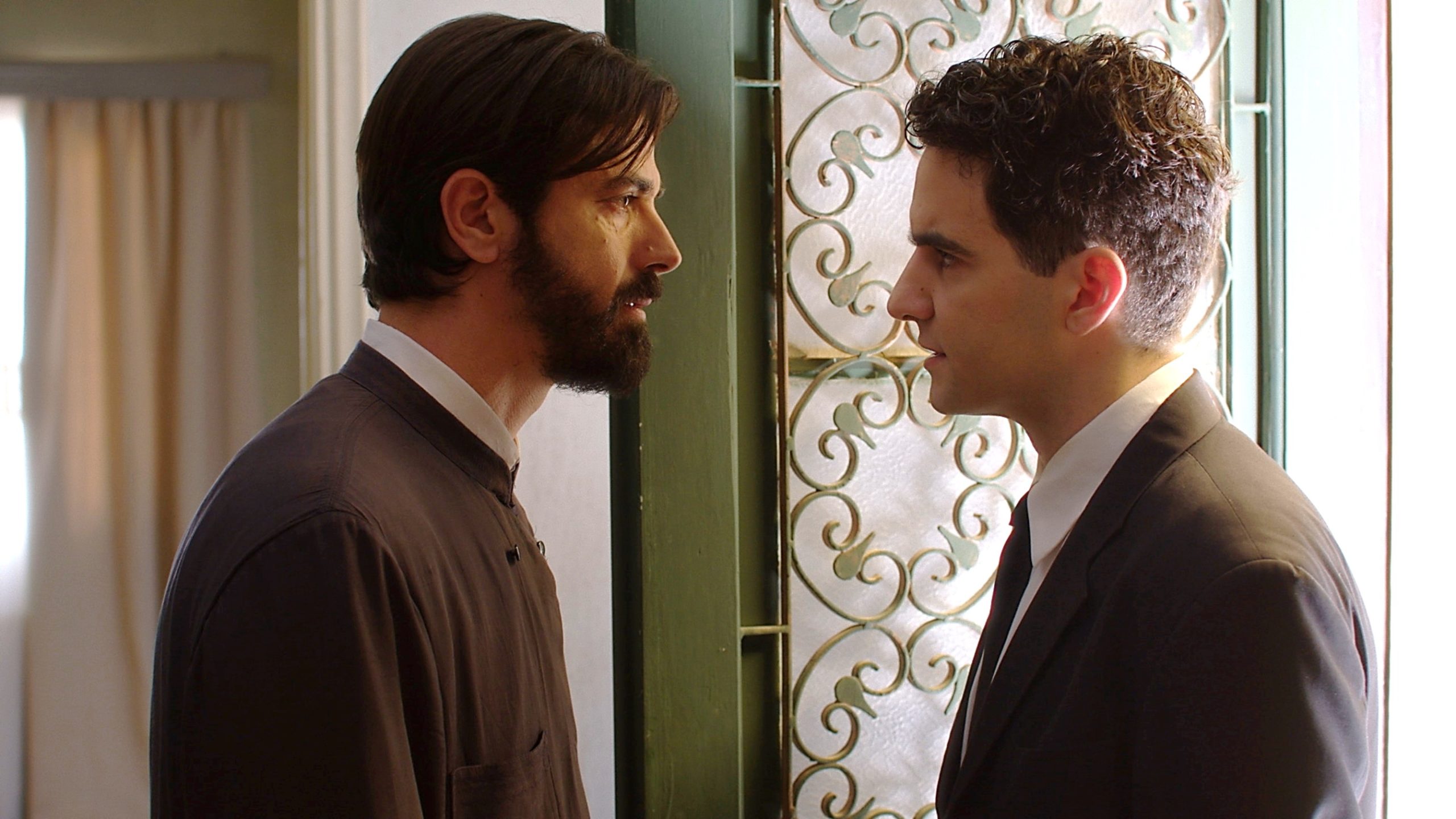 Άγιος έρωτας: Ο Πέτρος συγκρούεται με τον πατέρα Νικόλαο