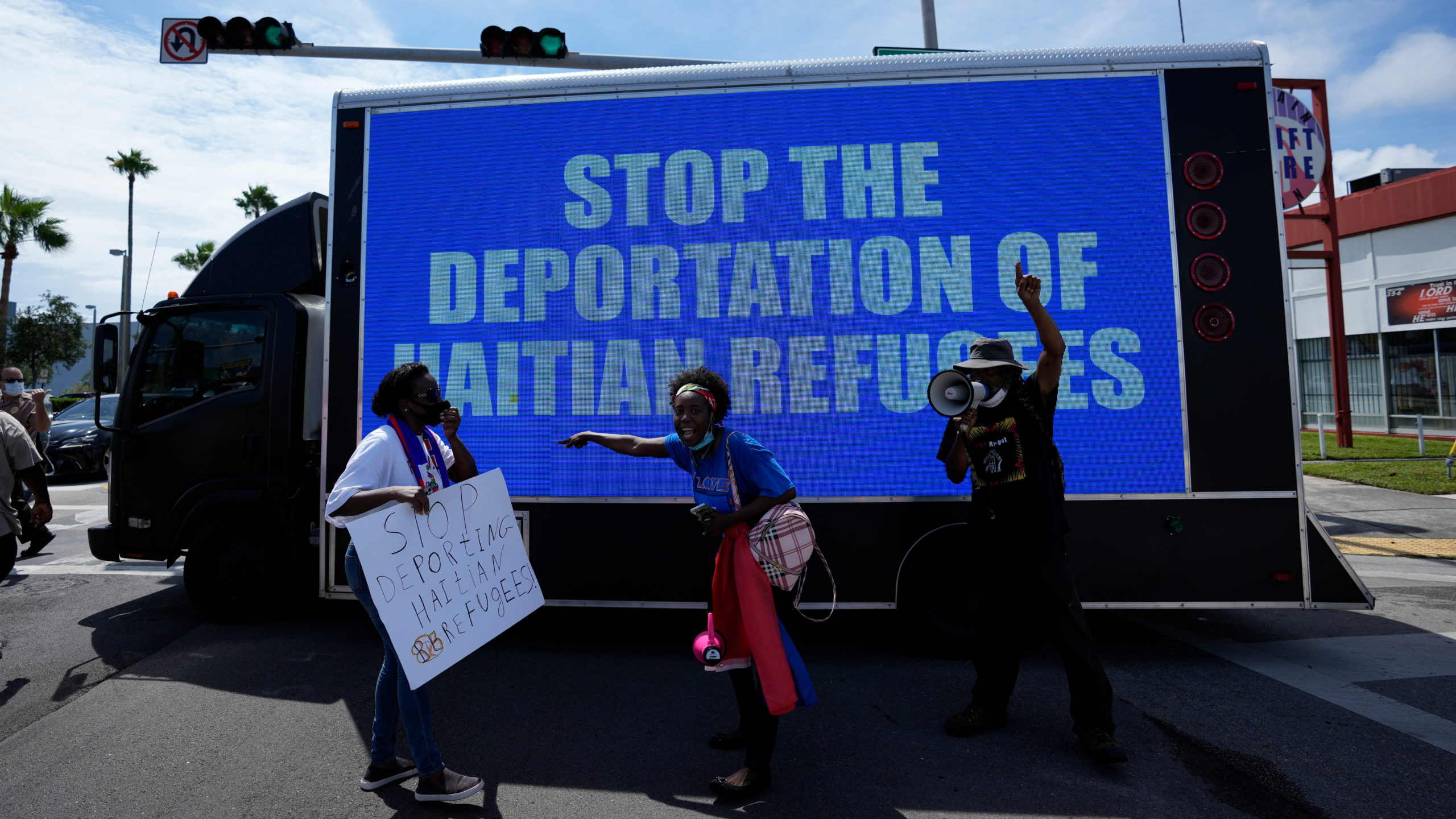 Η κυβέρνηση Τραμπ οριστικοποιεί την ανάκληση του καθεστώτος προστασίας από απέλαση 520.000 Αϊτινών