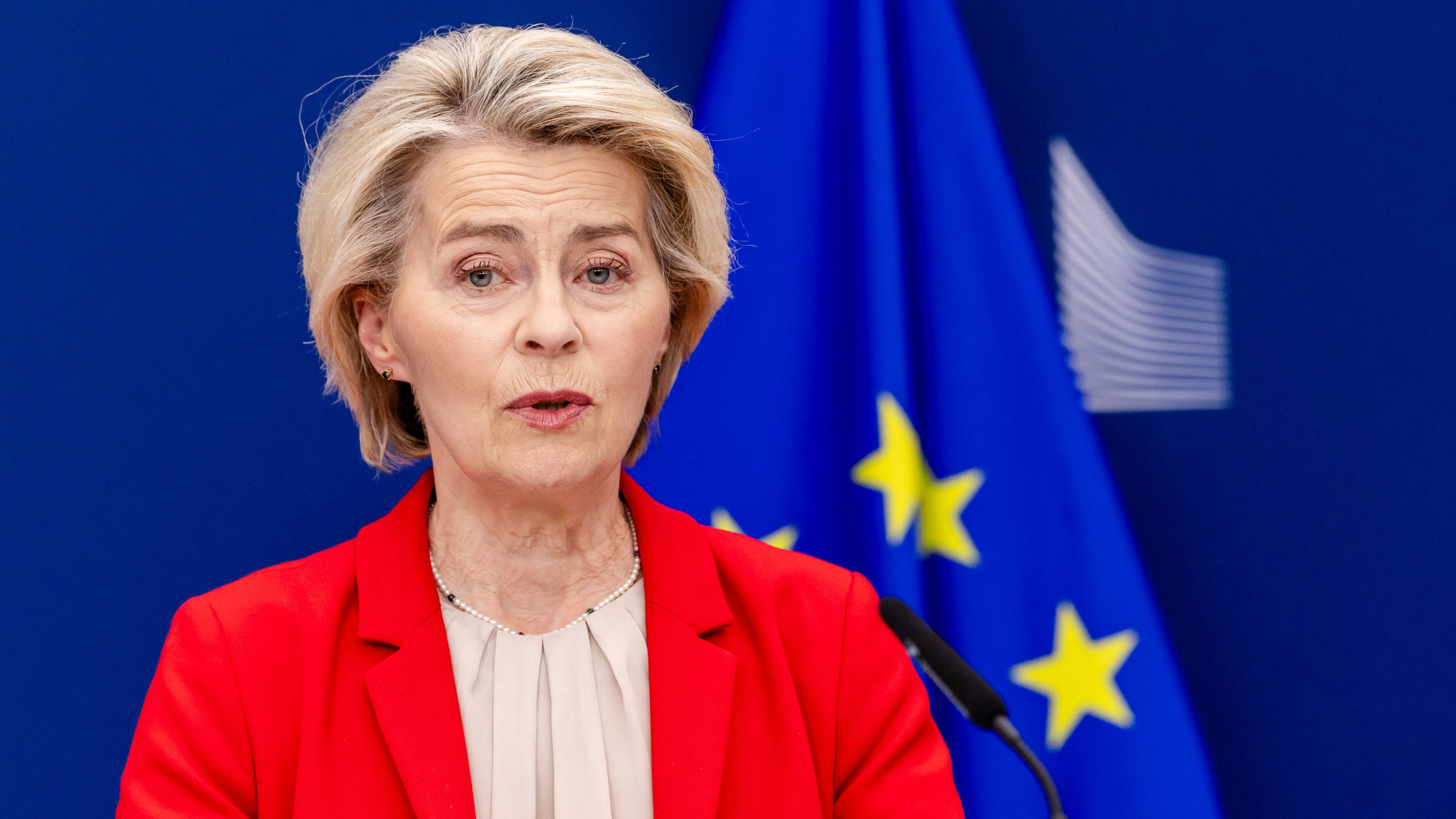 Ούρσουλα φον ντερ Λάιεν: Καλεί σε «αυτοσυγκράτηση» έπειτα από επικοινωνία με τον πρόεδρο του Ισραήλ