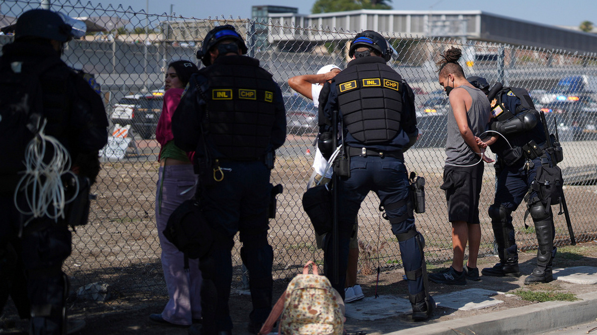 ΗΠΑ: Πάνω από 100 συλλήψεις στις διαδηλώσεις στο Λος Άντζελες