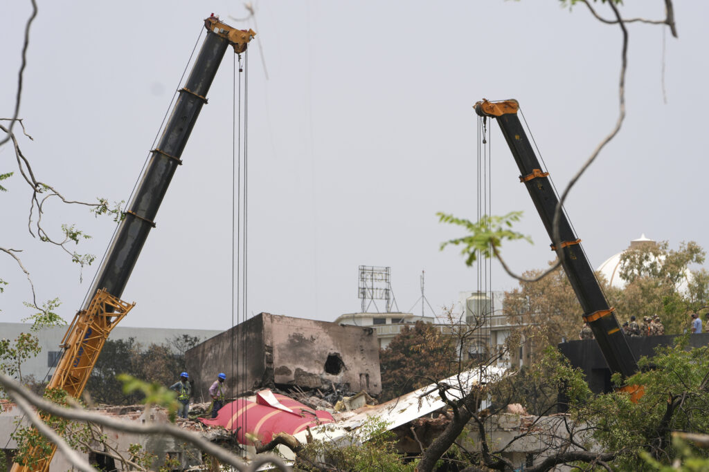 Αεροπορική τραγωδία στην Ινδία: Ανακτήθηκε το 2ο μαύρο κουτί του Boeing 787 της Air India