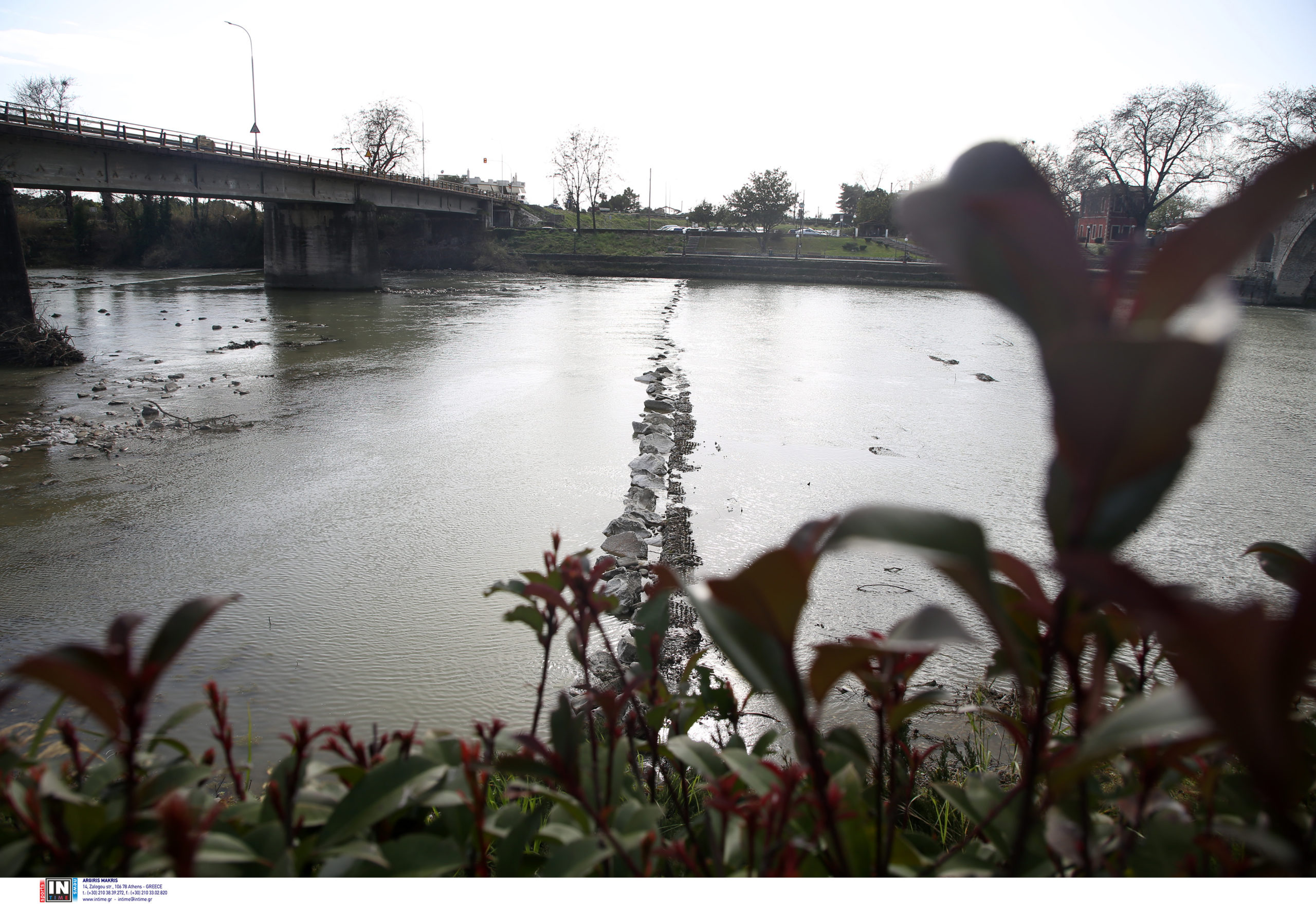 Άρτα: Διασωληνωμένα τα δύο παιδιά που ανασύρθηκαν από τον ποταμό Άραχθο