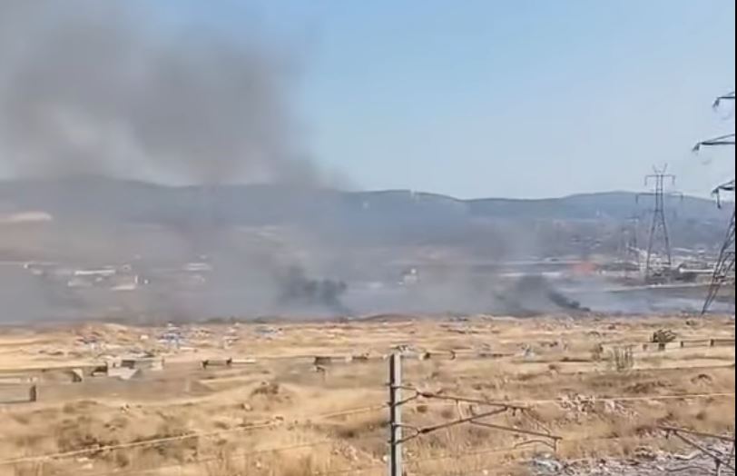 Σε πλήρη εξέλιξη η φωτιά σε χαμηλή βλάστηση στον Ασπρόπυργο – «Σηκώθηκαν» 2 αεροσκάφη και 2 ελικόπτερα – ΒΙΝΤΕΟ αναγνώστη