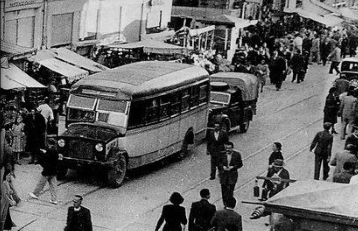 Κουίζ για την παλιά Αθήνα: Αναγνωρίζετε την οδό; Είναι από τις πιο γνωστές