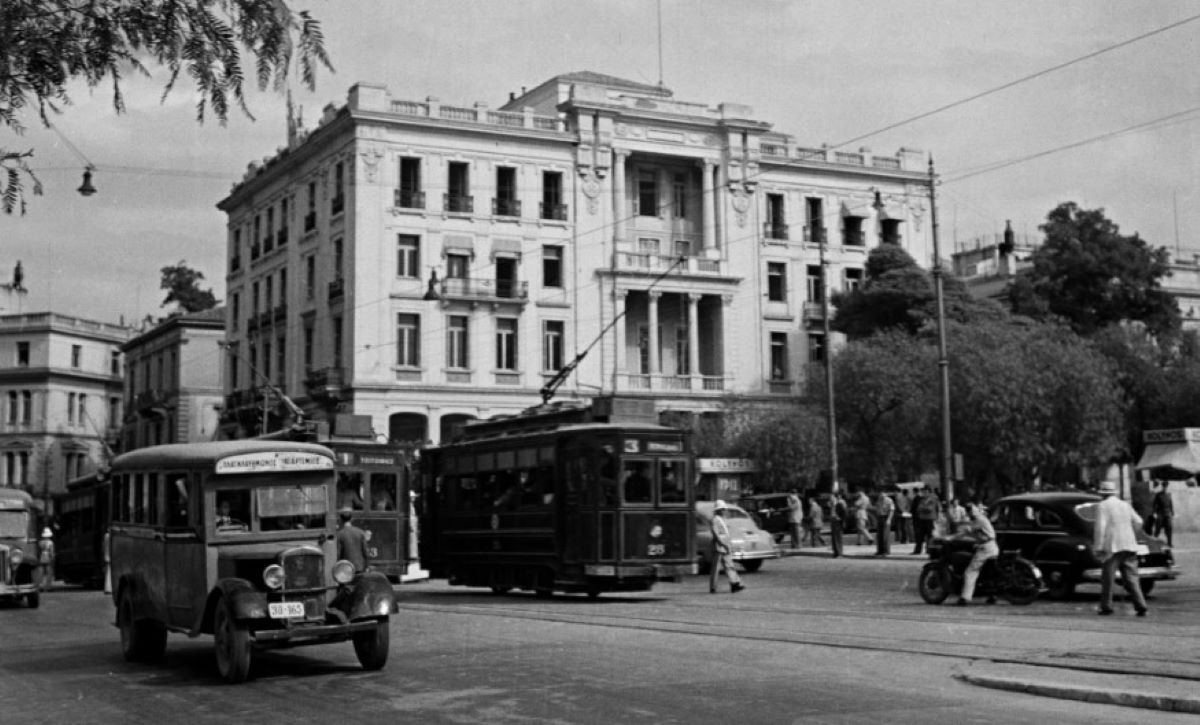 Κουίζ για την παλιά Αθήνα: Αναγνωρίζετε την πλατεία; Είναι από τις πιο γνωστές