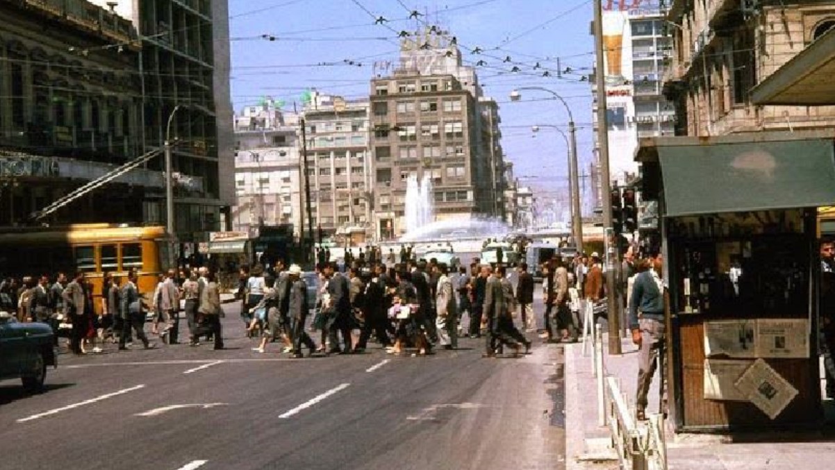 Κουίζ για την παλιά Αθήνα: Αναγνωρίζετε την οδό; Είναι από τις πιο γνωστές