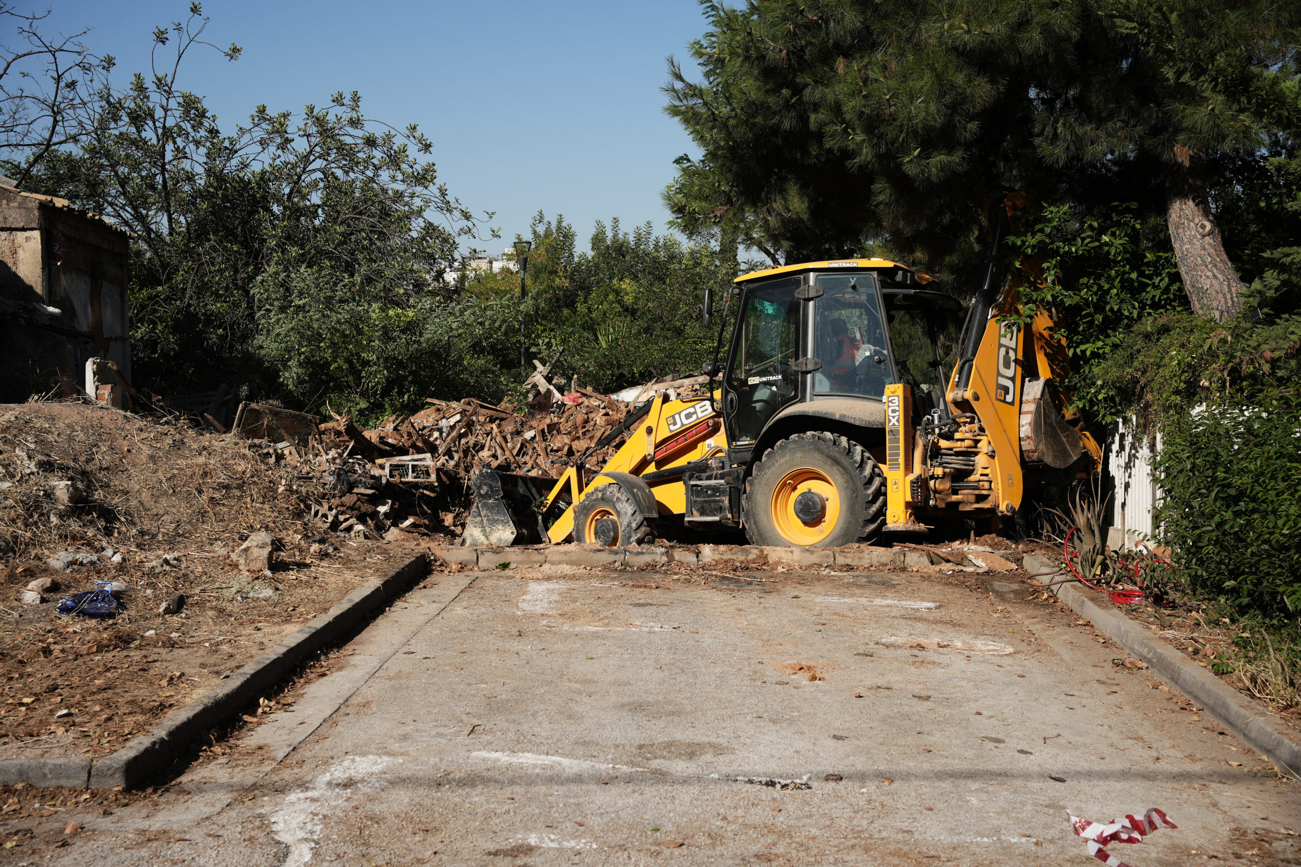 Δήμος Αθηναίων: Ξεκίνησε η κατεδάφιση 70 ετοιμόρροπων κτιρίων σε 21 περιοχές – ΦΩΤΟ και ΒΙΝΤΕΟ