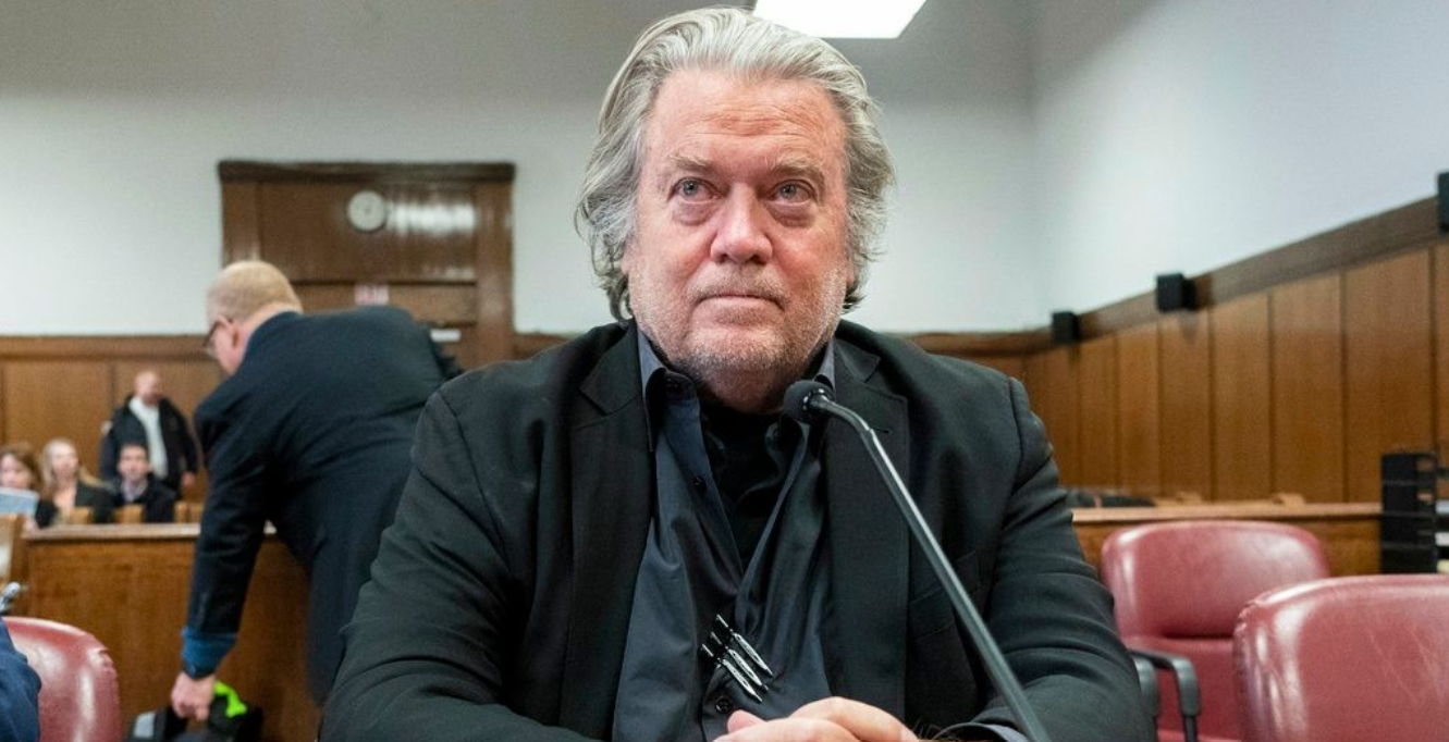 «Πυρά» Μπάνον κατά Μάσκ: «Είναι παράνομος αλλοδαπός και θα πρέπει να απελαθεί αμέσως από τη χώρα»