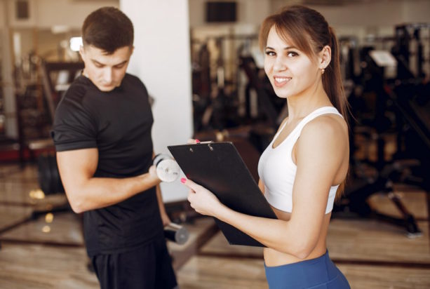 Ειδικός αποκαλύπτει ότι η απώλεια του κοιλιακού λίπους γίνεται «10 φορές πιο δύσκολη» εάν δεν κάνετε 1 πράγμα μετά τα γεύματα