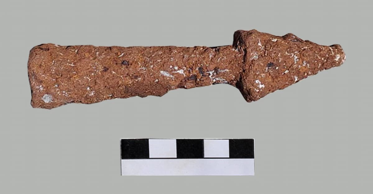 Μία από της κεφαλές βέλους που ανακαλύφθηκε.