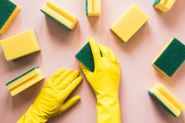 Σφουγγάρια καθαρισμού: Η έξυπνη μέθοδος απολύμανσης για να απαλλαγείτε από τα μικρόβια στην κουζίνα