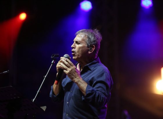 Γιώργος Νταλάρας