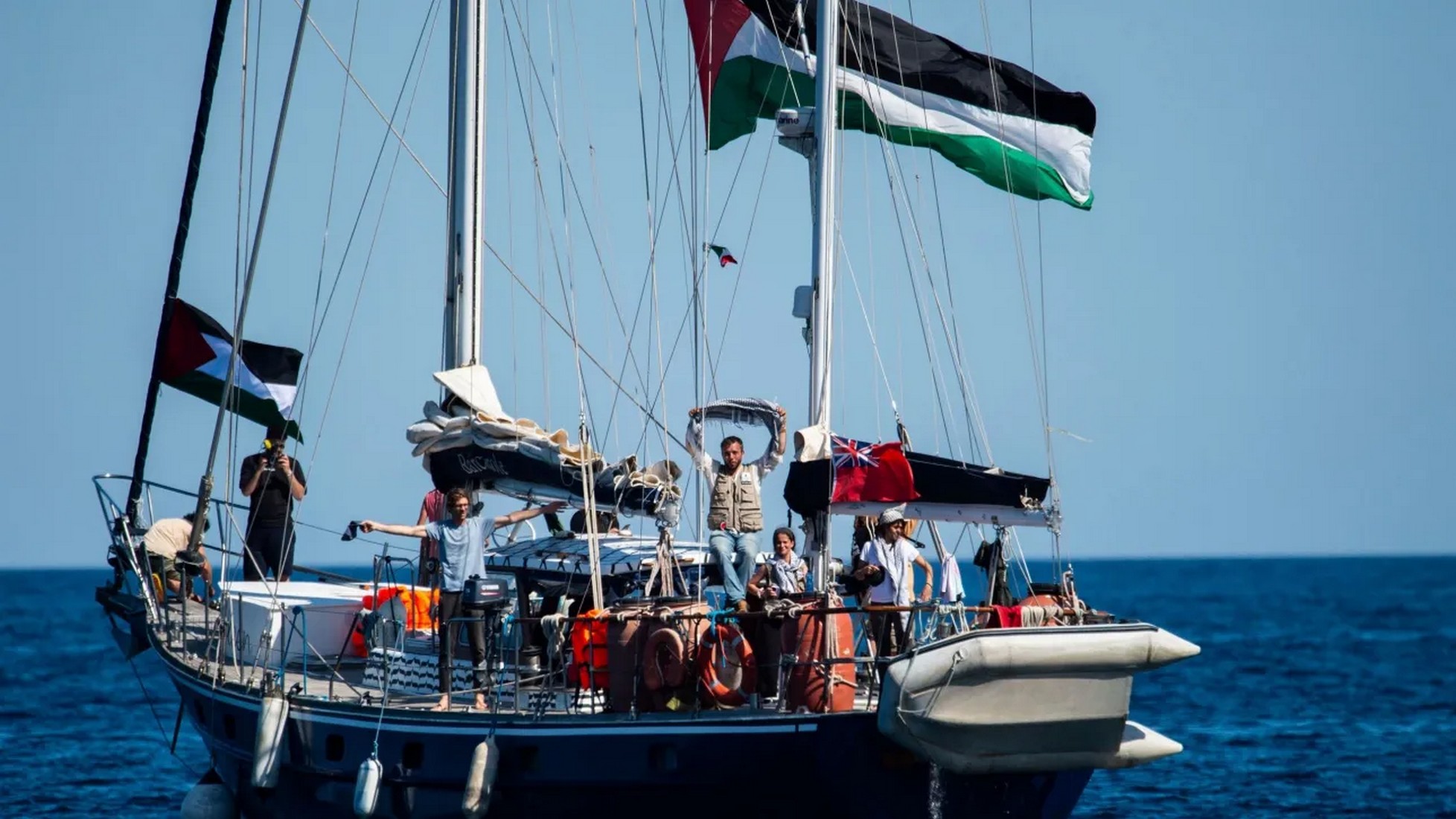 Στο αεροδρόμιο του Τελ Αβίβ οι ακτιβιστές από το ιστιοφόρο Madleen – Το Ισραήλ προχωρά σε απελάσεις