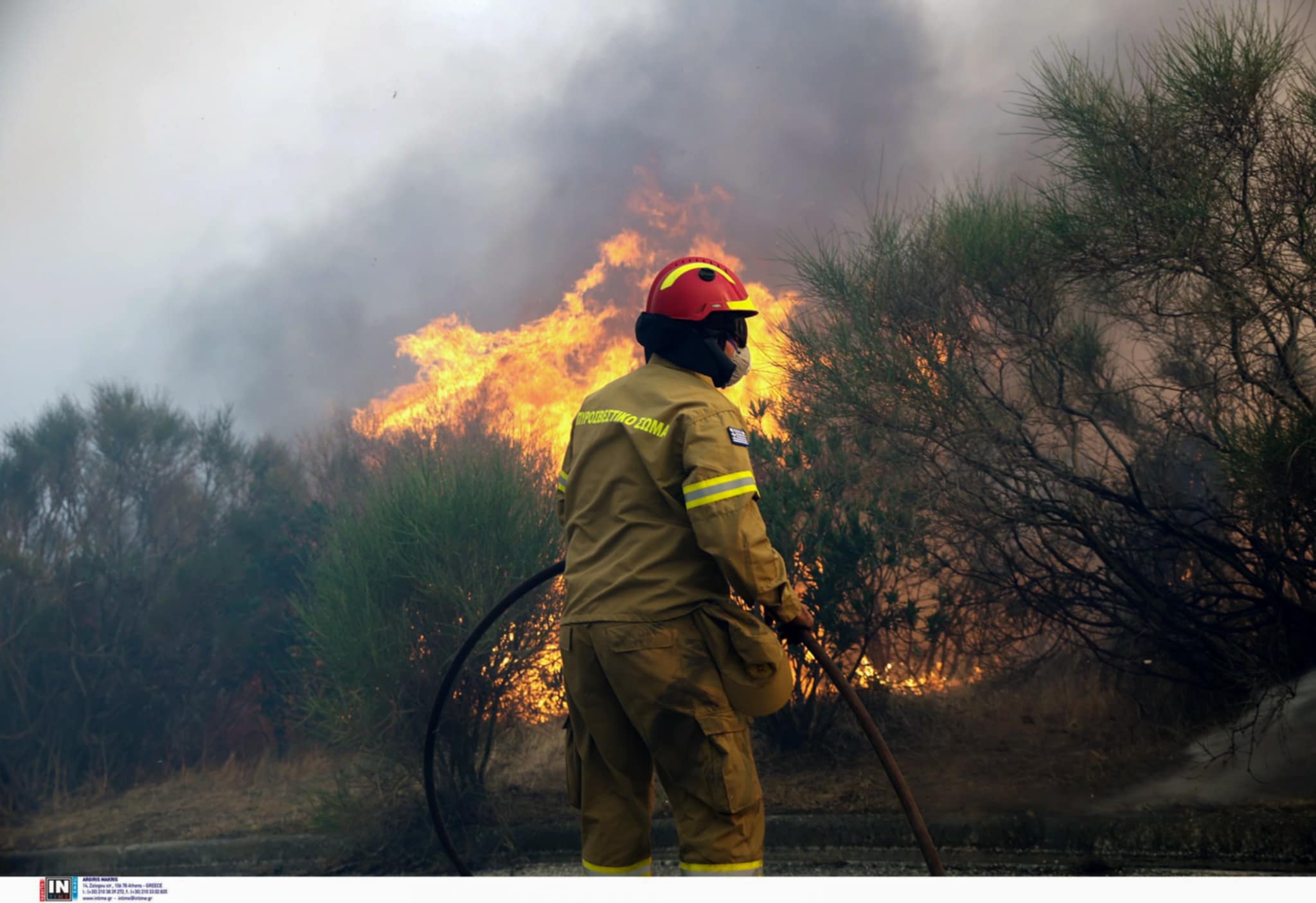 «Άστεγοι» οι πυροσβέστες στα νησιά: Ρισκάρουν τη ζωή τους και κοιμούνται σε υπνόσακους – «Έχουμε παραιτήσεις σε Σκιάθο, Σάμο και Χίο»