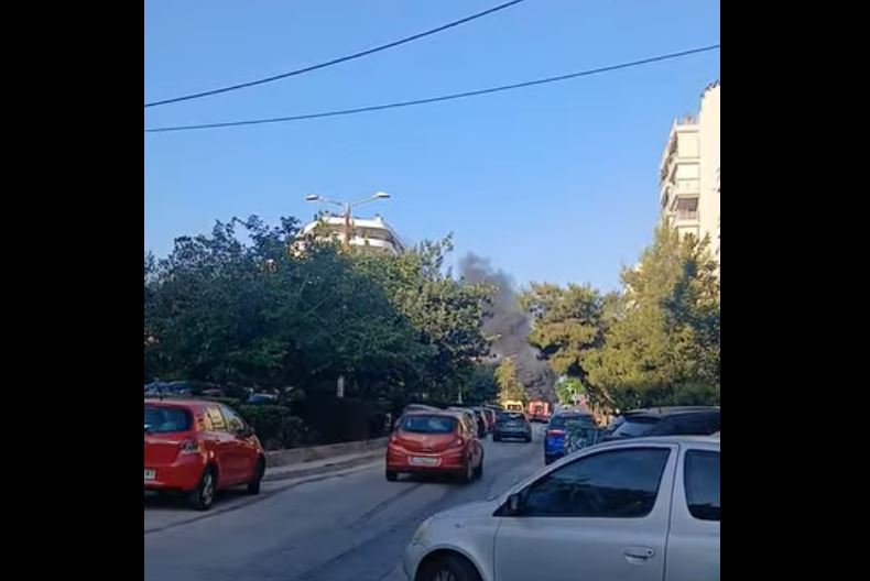 Φωτιά σε αυτοκίνητα στην Νέα Σμύρνη – Δείτε βίντεο