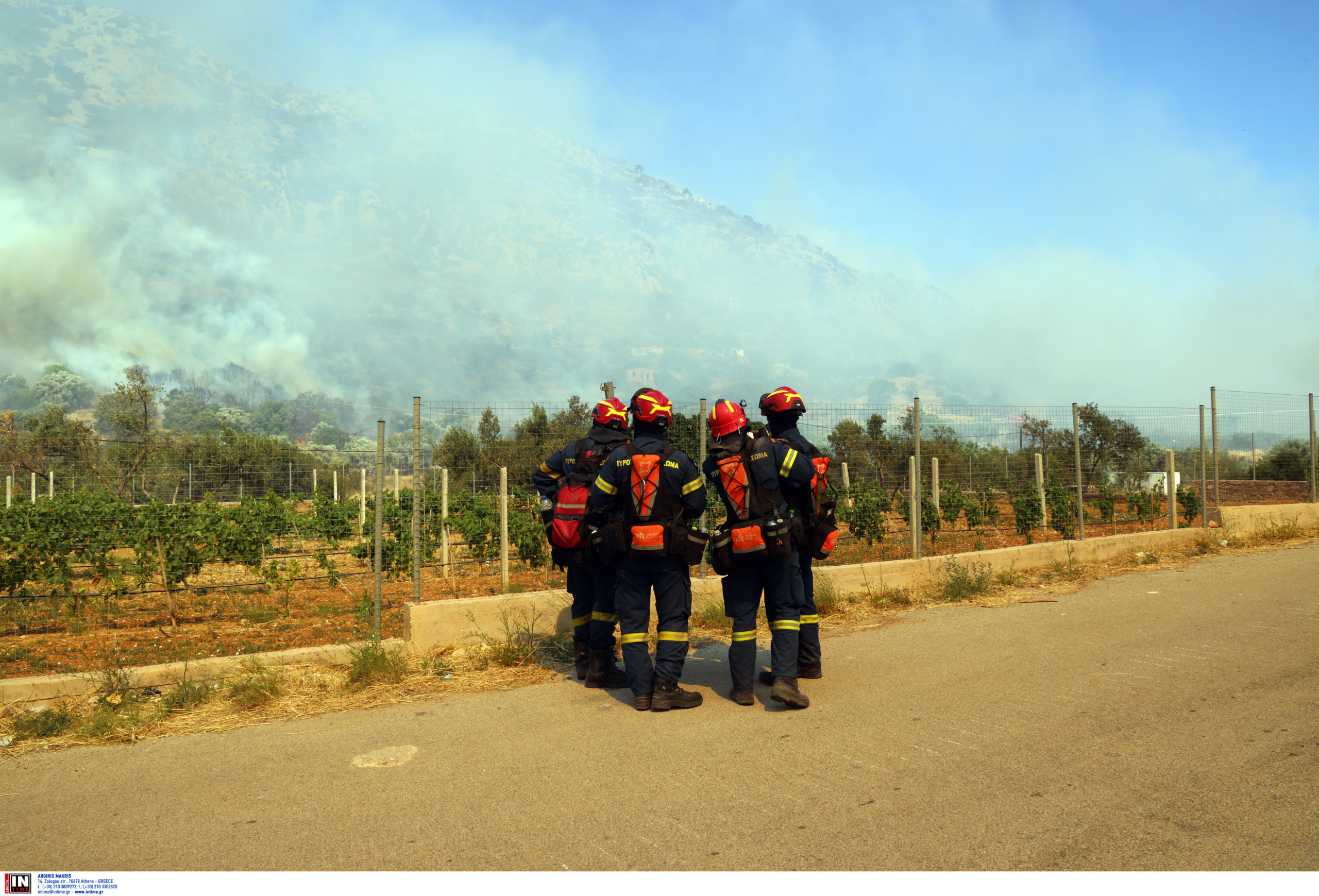 Σε πύρινο κλοιό η Χίος: «Η φωτιά έχει απλωθεί, το μέτωπο είναι πολύ μεγάλο» – Συνεχείς εκκενώσεις οικισμών – ΦΩΤΟ και ΒΙΝΤΕΟ