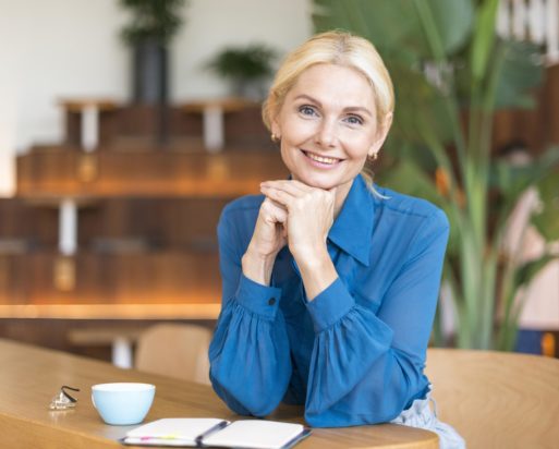 Μητέρα απαιτεί από τον πατέρα της να πληρώσει το κινητό της κόρης της - "το κατέστρεψε μόνος του και τώρα τη λέει κακομαθημένη". Φωτογραφία: Freepik