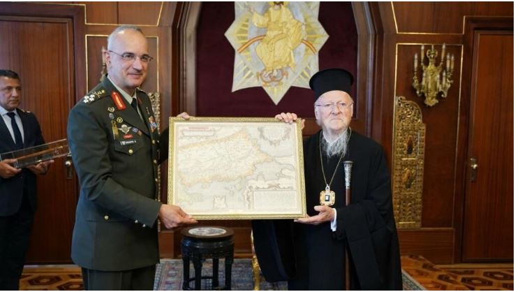 Πηγές υπουργείου Εθνικής Άμυνας: «Η διαμαρτυρία της Τουρκίας αγγίζει τα όρια της φαιδρότητας» – Τι απαντούν για το δώρο του αρχηγού ΓΕΕΘΑ στον Βαρθολομαίο