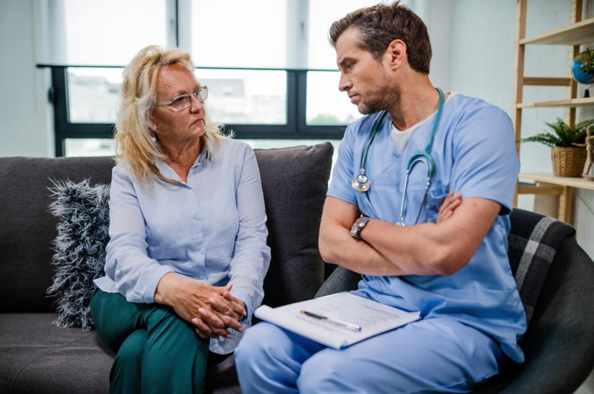 Έντερο: Γιατρός προειδοποιεί για 5 σημάδια που υποδηλώνουν κακή λειτουργία - Από δερματικά προβλήματα έως έντονη λαχτάρα για ζάχαρη και φούσκωμα