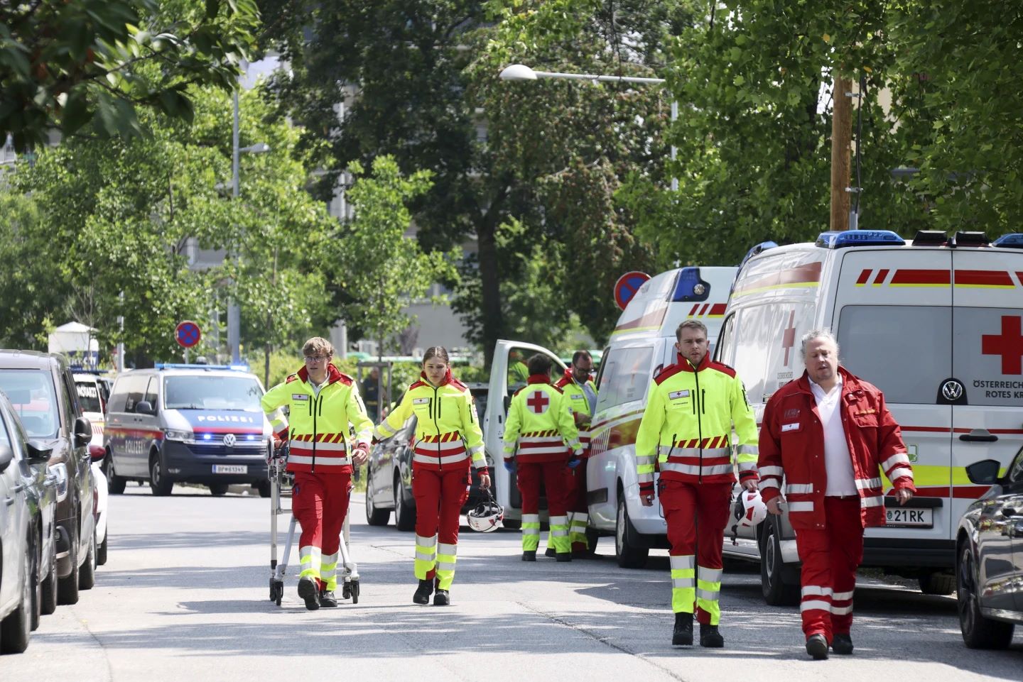 Μακελειό σε σχολείο της Αυστρίας: Τουλάχιστον 10 νεκροί και δεκάδες τραυματίες – Βίντεο από την ένοπλη επίθεση και την επέμβαση της αστυνομίας