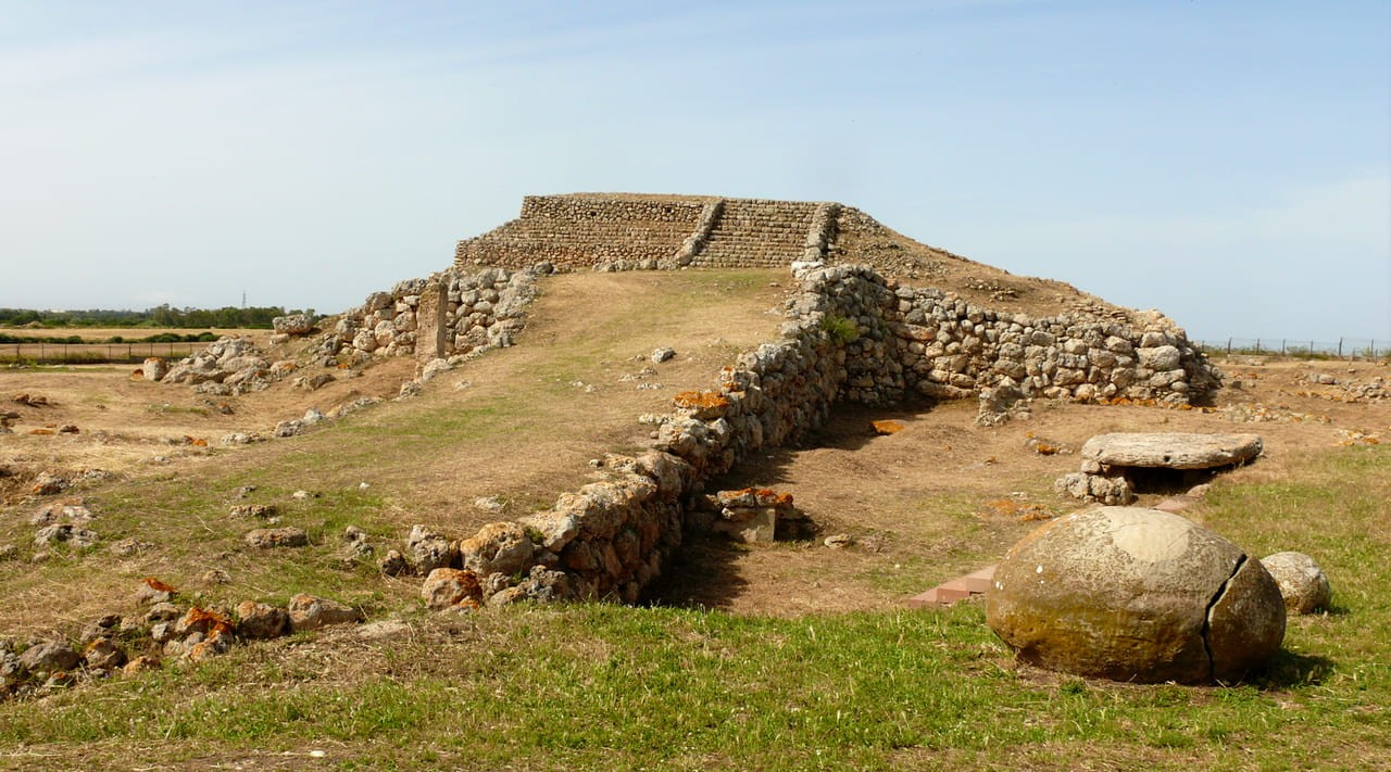 Η προϊστορική μνημειακή κατασκευή της Σαρδηνίας, Μόντε ντ’Ακκόντι. Φωτογραφία: Gianf84 / Wikimedia Commons