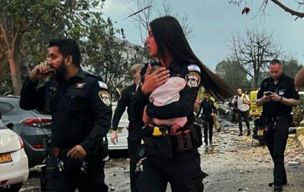 Ισραήλ: Έβγαλαν μωρό από τα ερείπια ενός κατεστραμμένου σπιτιού