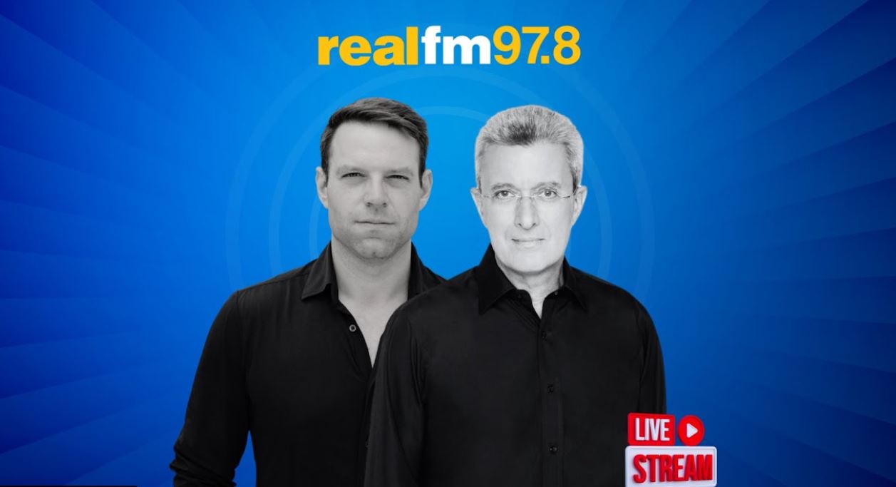 Ο Στέφανος Κασσελάκης στο στούντιο του Realfm 97,8 σε μια εφ’ όλης της ύλης συνέντευξη στον Νίκο Χατζηνικολάου