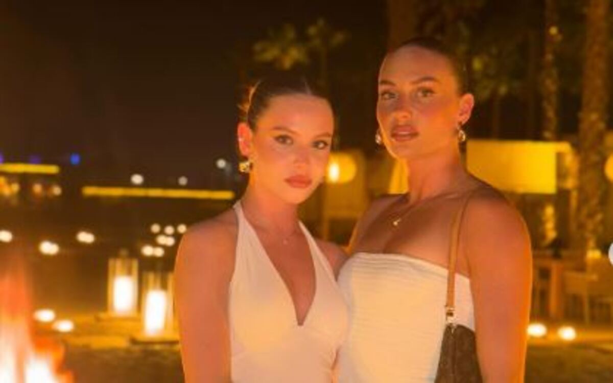 Κατερίνα Δαλάκα: Οι εντυπωσιακές φωτογραφίες από την βραδινή της έξοδο σε παραλία