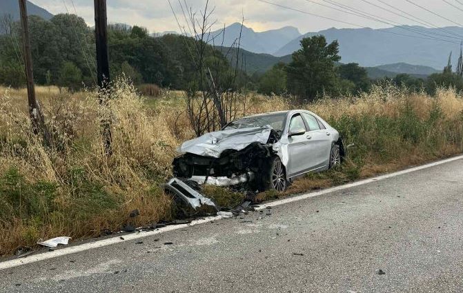 Τροχαίο στην Εθνική Οδό Τρικάλων-Ιωαννίνων – Ένας νεκρός, τραυματίστηκαν δύο παιδιά – ΦΩΤΟ 
