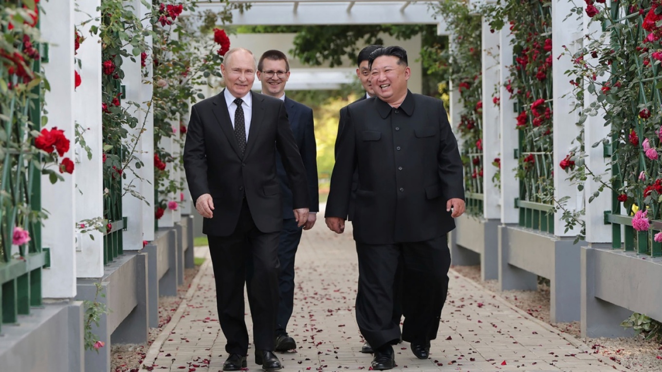 Βόρεια Κορέα: Ο Κιμ Γιονγκ Ουν δεσμεύτηκε ότι θα υποστηρίξει άνευ όρων την Ρωσία στον πόλεμο με την Ουκρανία